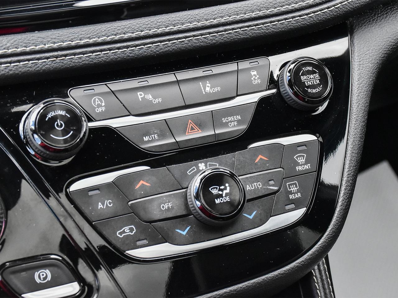 2023 Chrysler Pacifica Limited Photo