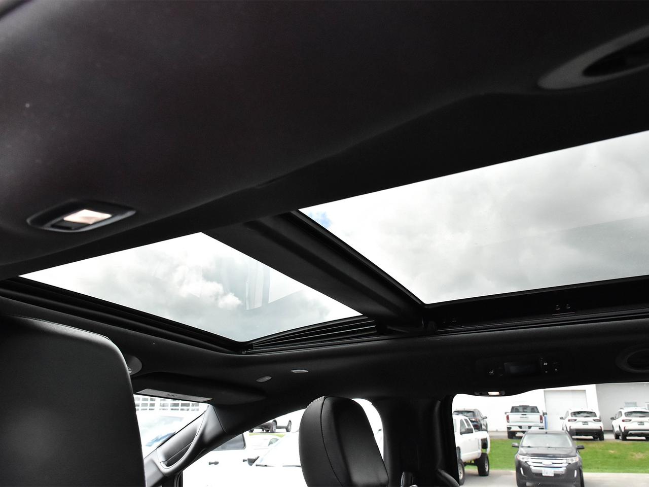 2023 Chrysler Pacifica Limited Photo