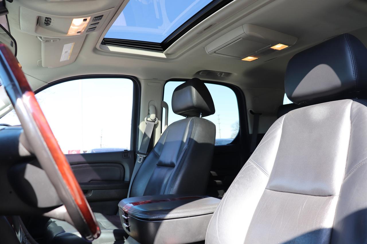 2008 Cadillac Escalade AWD 4DR Photo