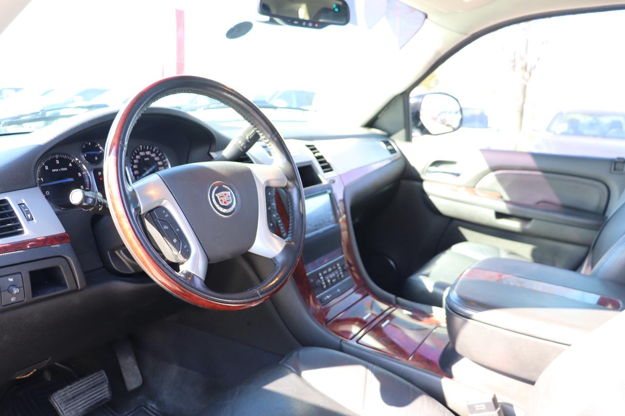 2008 Cadillac Escalade AWD 4DR Photo