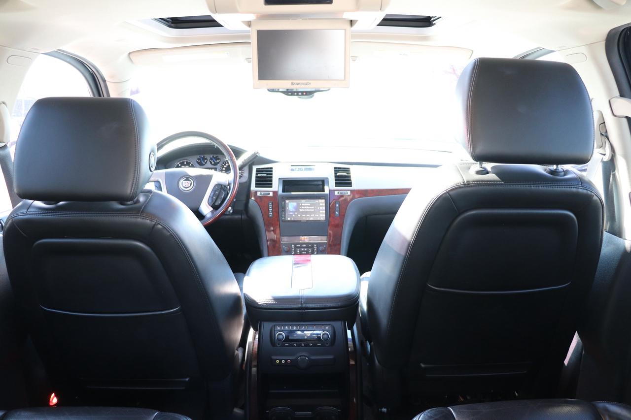 2008 Cadillac Escalade AWD 4DR Photo