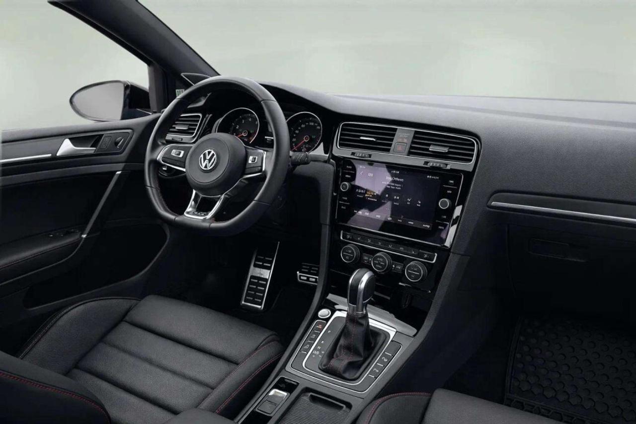 2019 Volkswagen Golf GTI Autobahn Photo