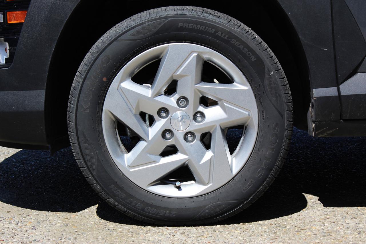 2024 Hyundai KONA Essential Photo