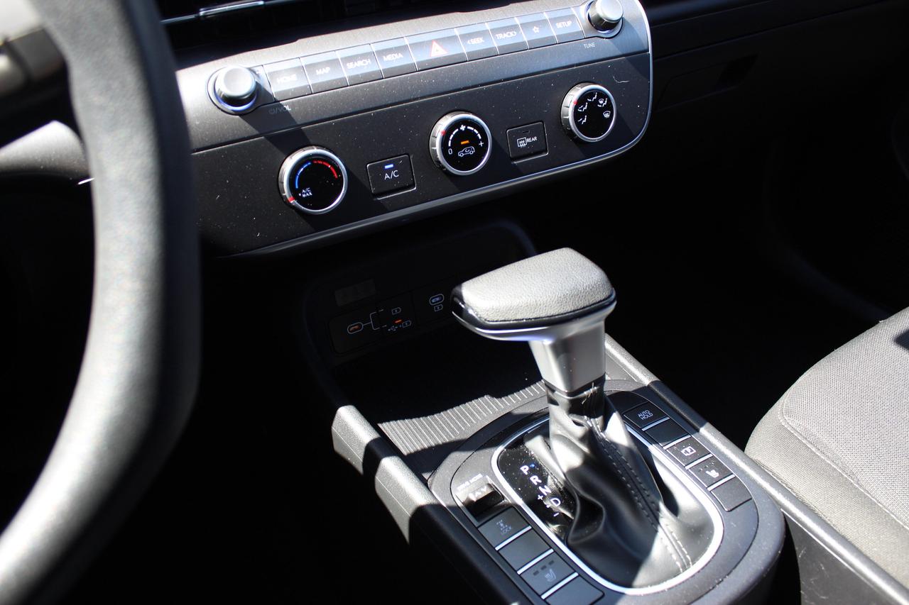 2024 Hyundai KONA Essential Photo