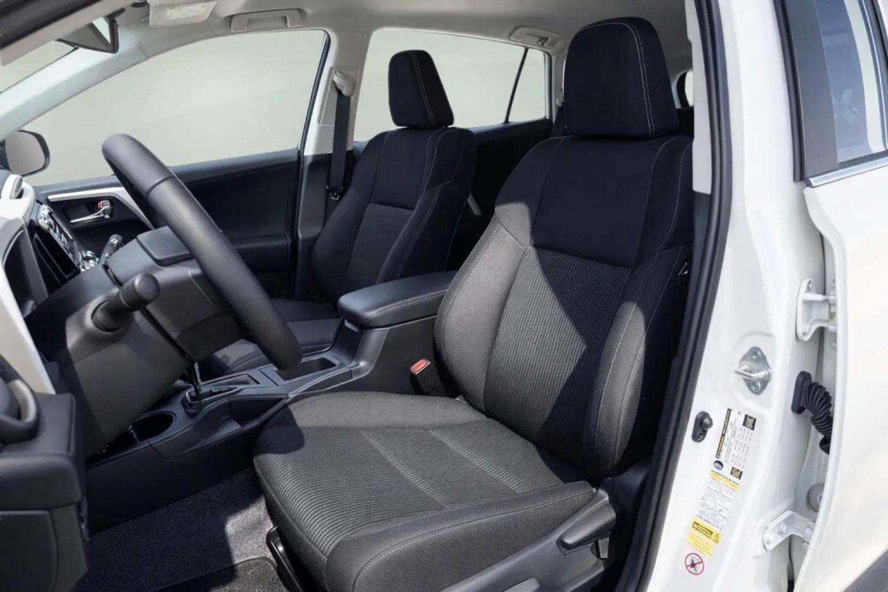 2015 Toyota RAV4 XLE Photo
