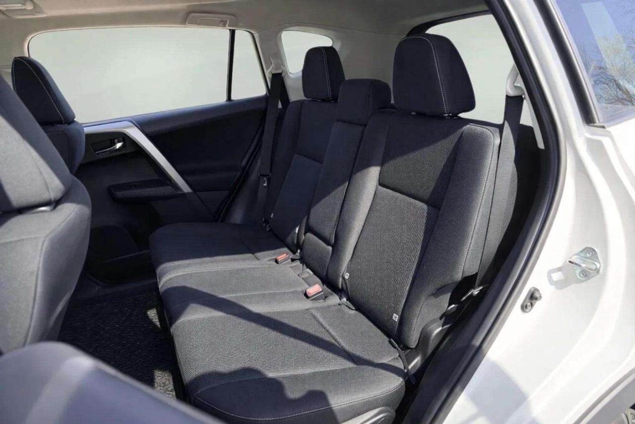 2015 Toyota RAV4 XLE Photo