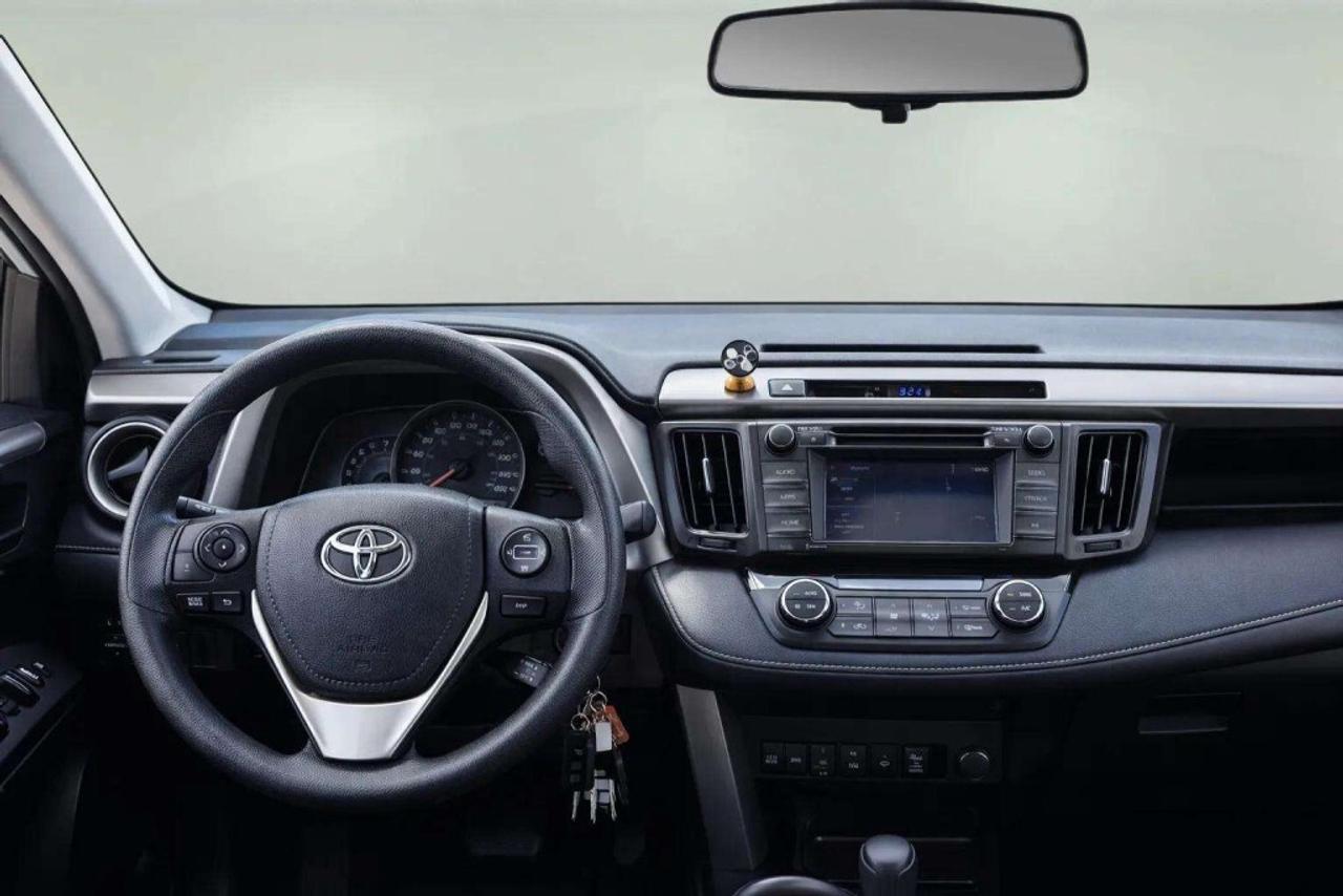 2015 Toyota RAV4 XLE Photo
