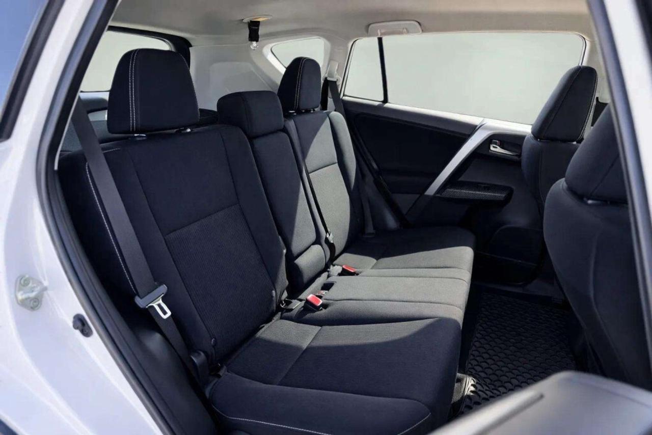 2015 Toyota RAV4 XLE Photo