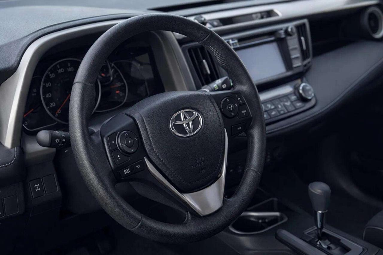 2015 Toyota RAV4 XLE Photo