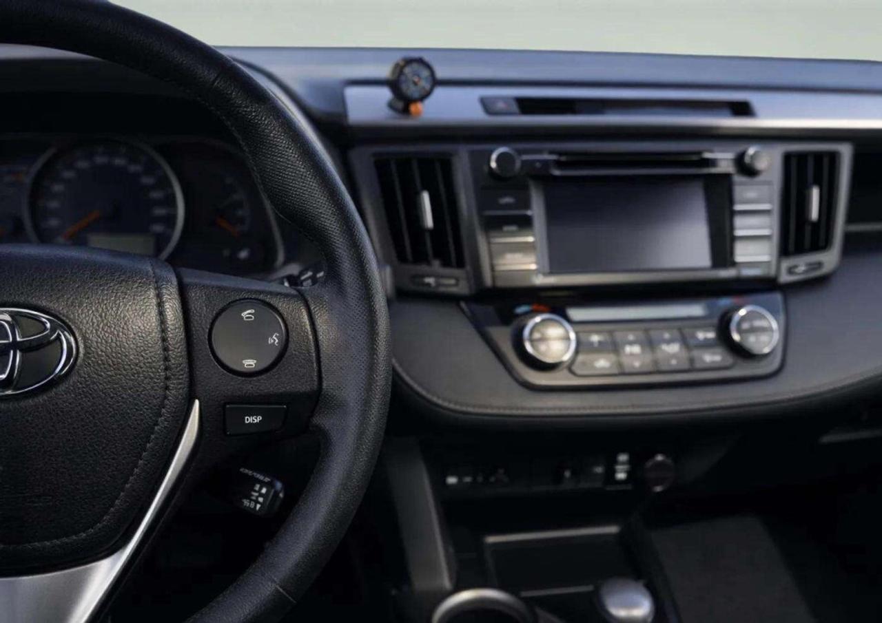 2015 Toyota RAV4 XLE Photo
