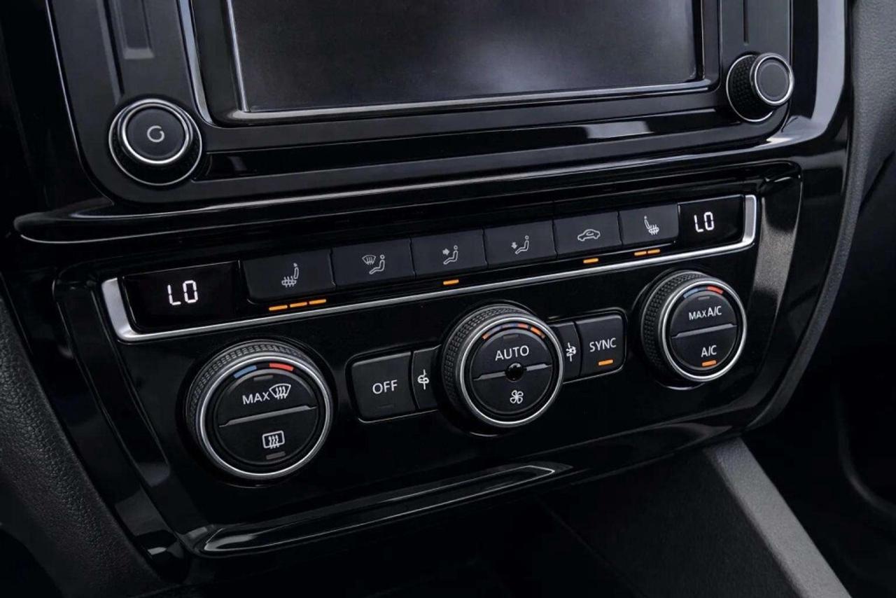 2017 Volkswagen Jetta Sedan 1.4 TSI  Wolfsburg Edition Photo