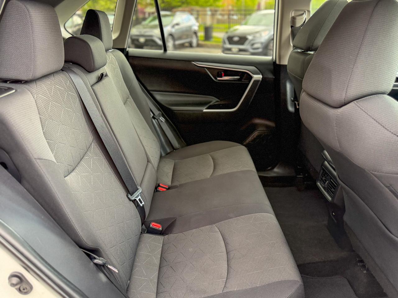 2021 Toyota RAV4 XLE/1 OWNER/BSM/ACC/LANE ASSIST/ROOF/CAMERA/2.5L Photo