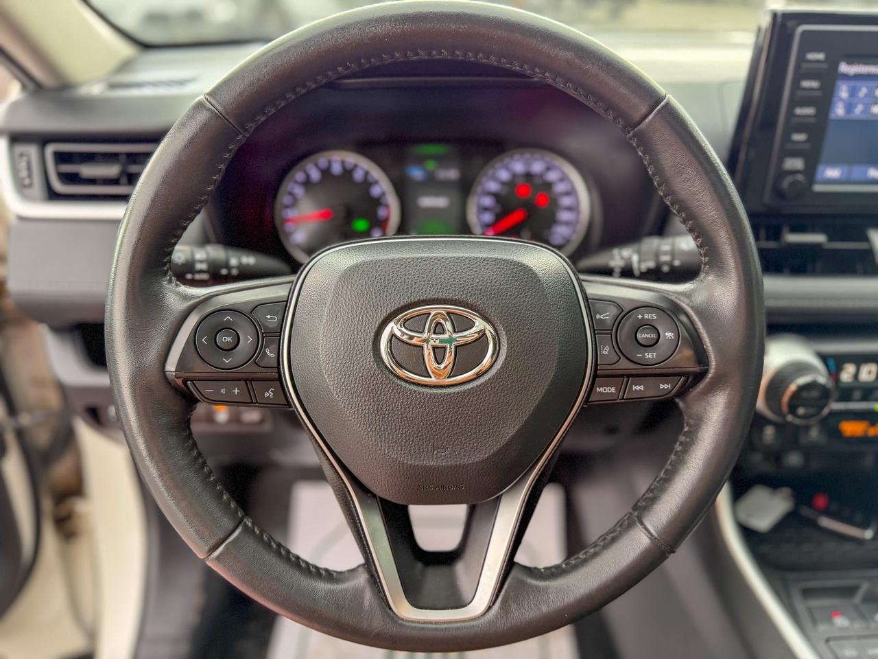 2021 Toyota RAV4 XLE/1 OWNER/BSM/ACC/LANE ASSIST/ROOF/CAMERA/2.5L Photo