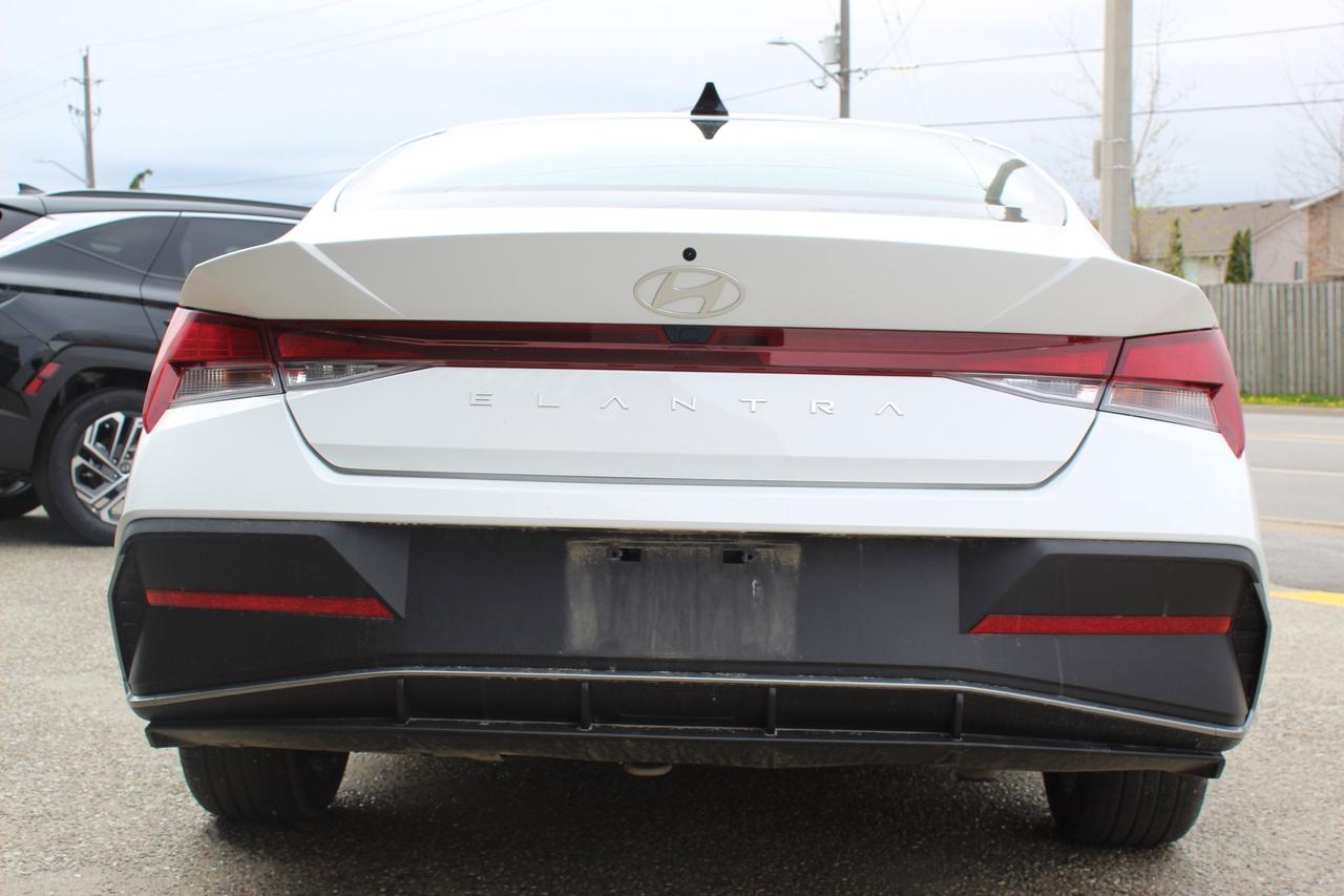 2024 Hyundai Elantra Preferred IVT w/Tech Pkg Photo4