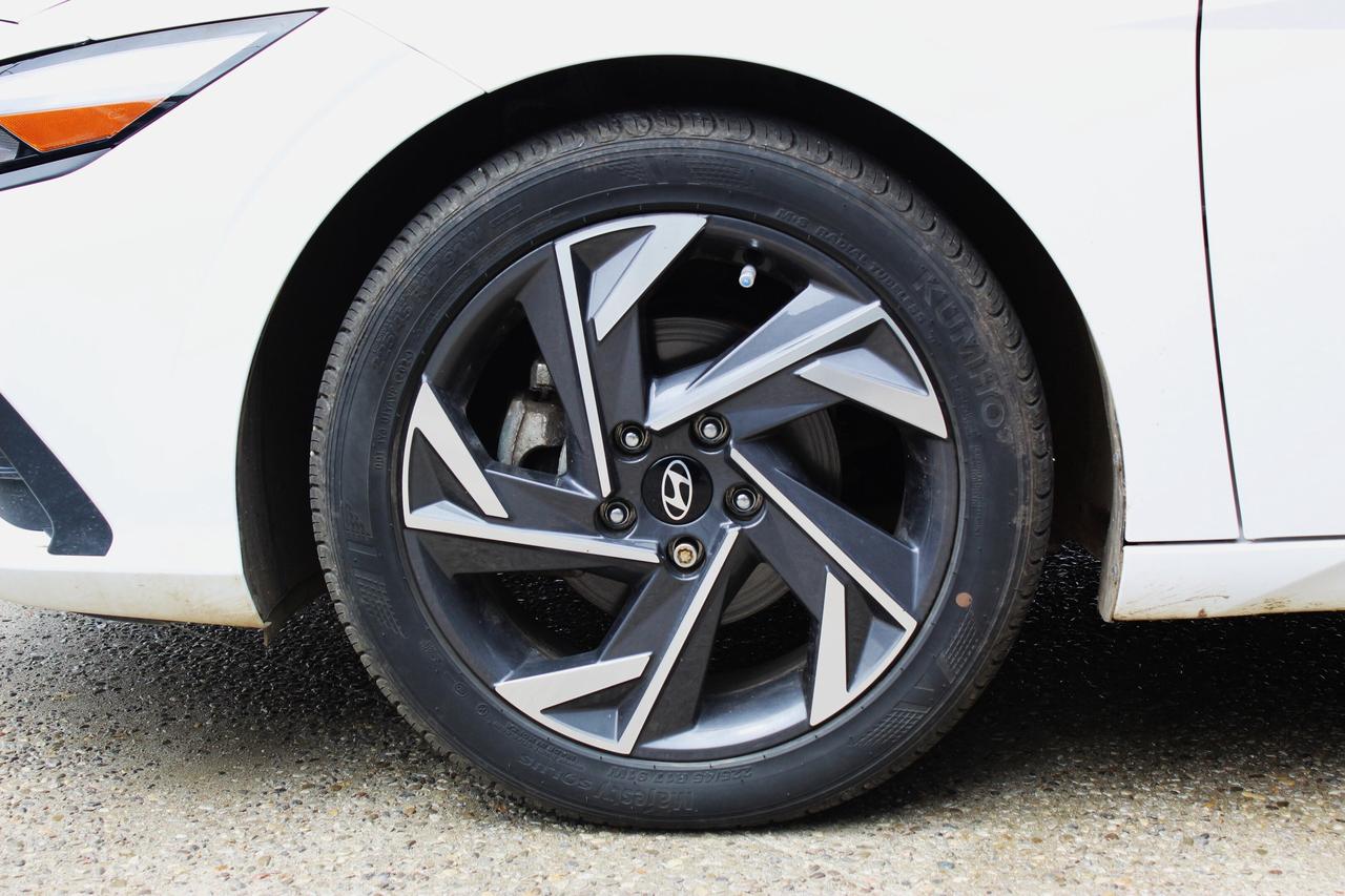 2024 Hyundai Elantra Preferred IVT w/Tech Pkg Photo3