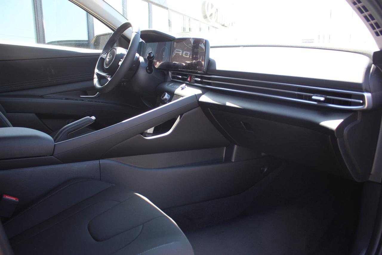 2024 Hyundai Elantra Preferred IVT w/Tech Pkg Photo