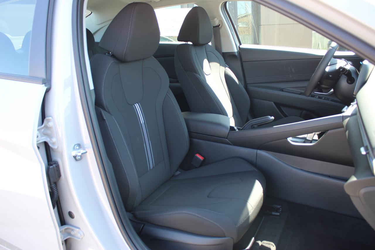 2024 Hyundai Elantra Preferred IVT w/Tech Pkg Photo