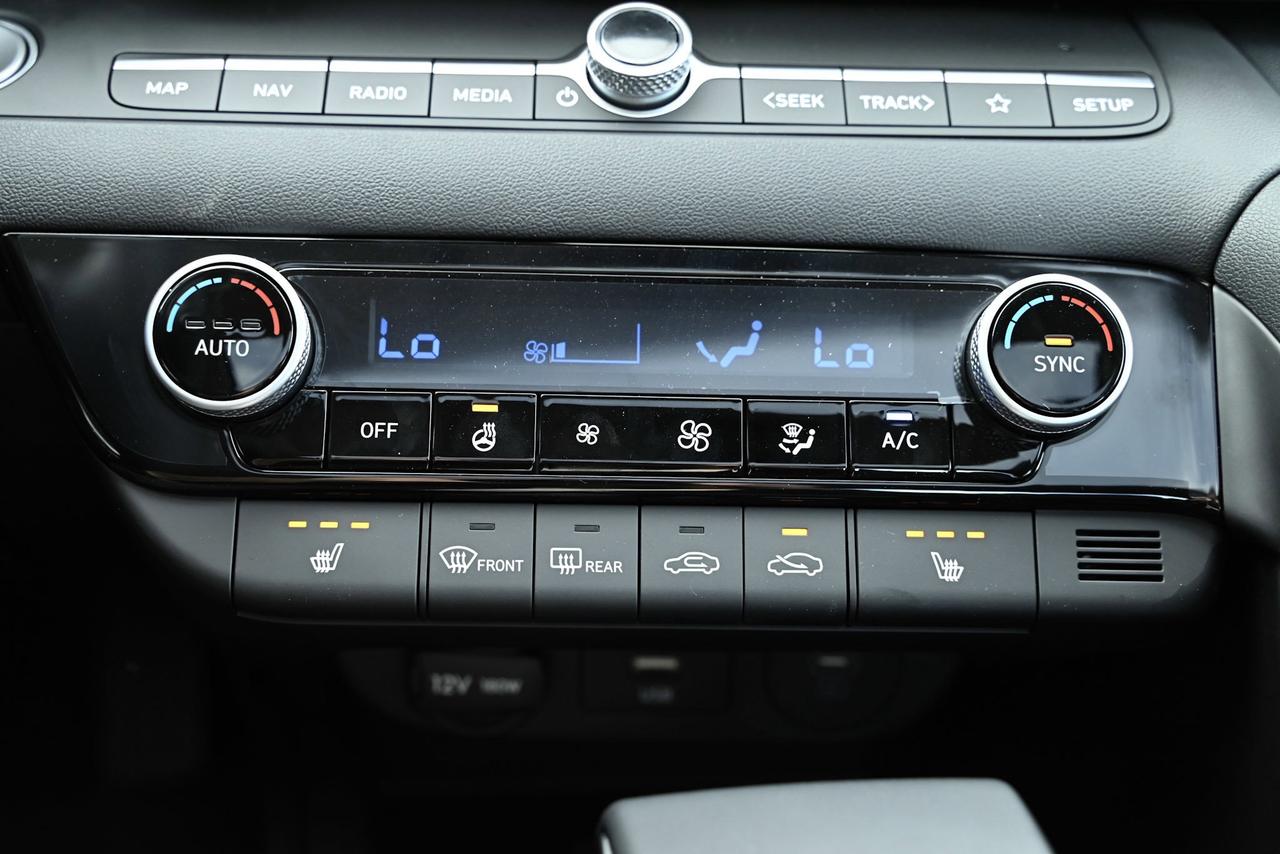 2024 Hyundai Elantra Preferred IVT w/Tech Pkg Photo