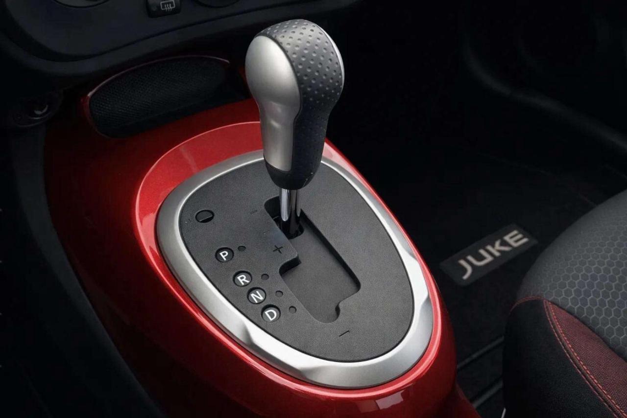 2016 Nissan Juke SV  All-wheel Drive Photo