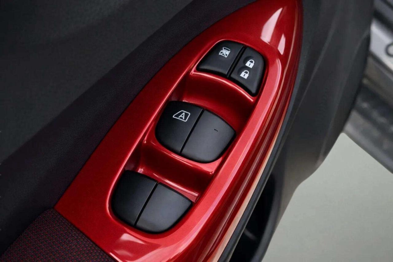 2016 Nissan Juke SV  All-wheel Drive Photo