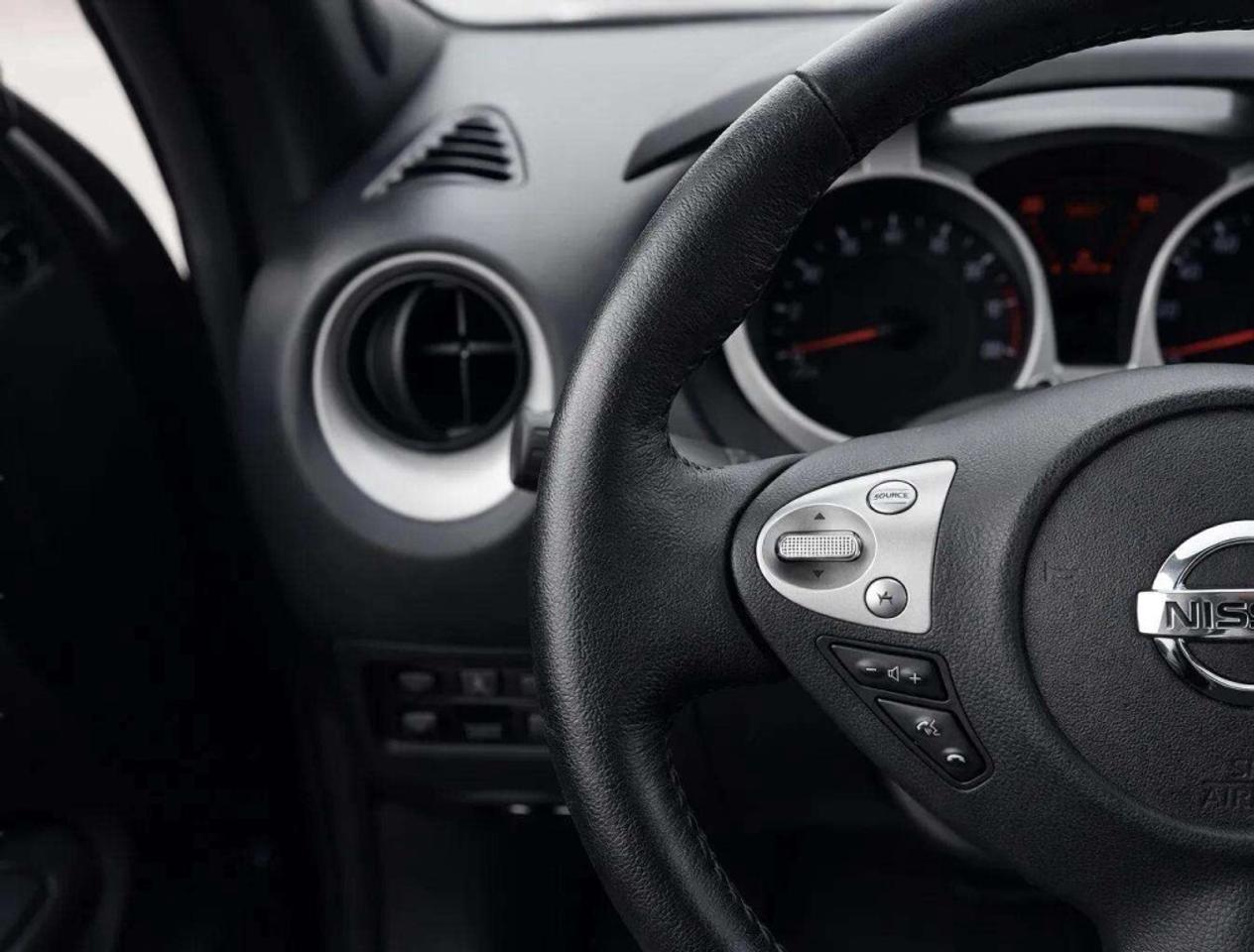 2016 Nissan Juke SV  All-wheel Drive Photo
