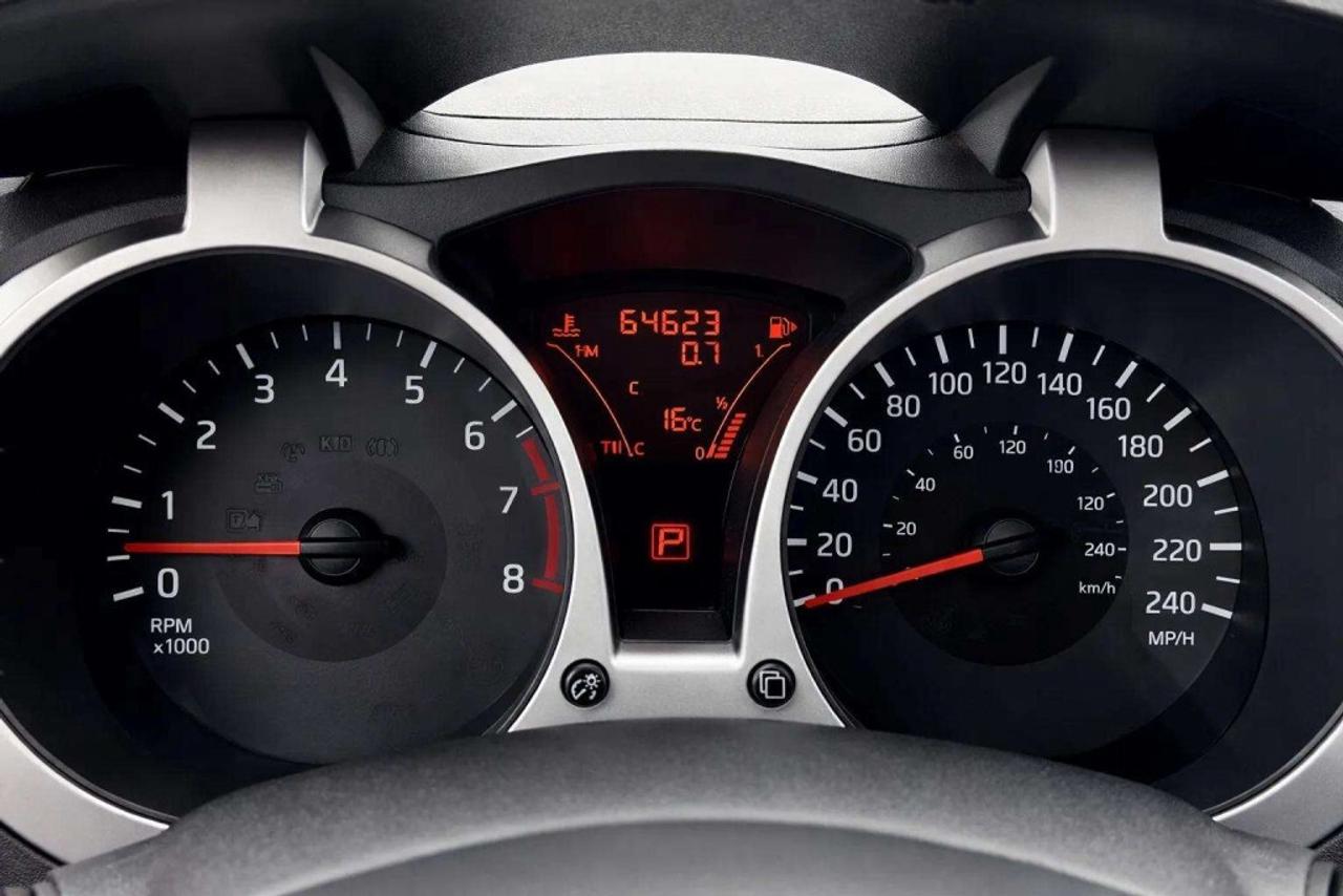2016 Nissan Juke SV  All-wheel Drive Photo