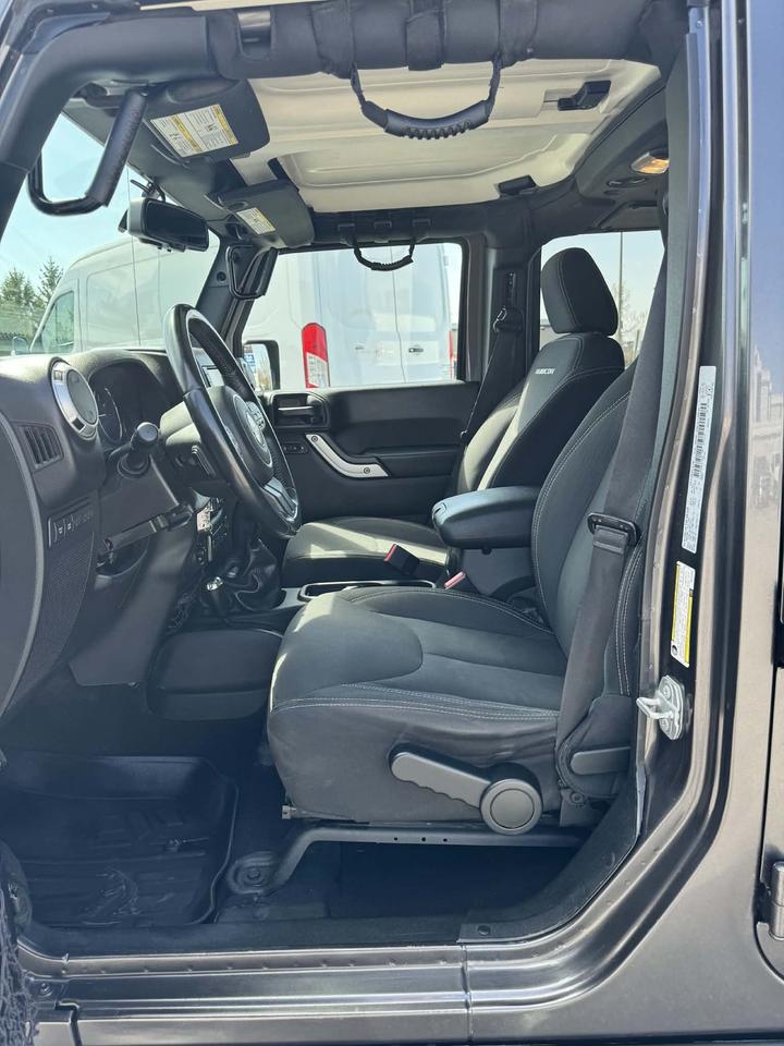 2016 Jeep WRANGLER UNLIMITED 4WD 4dr Rubicon Photo