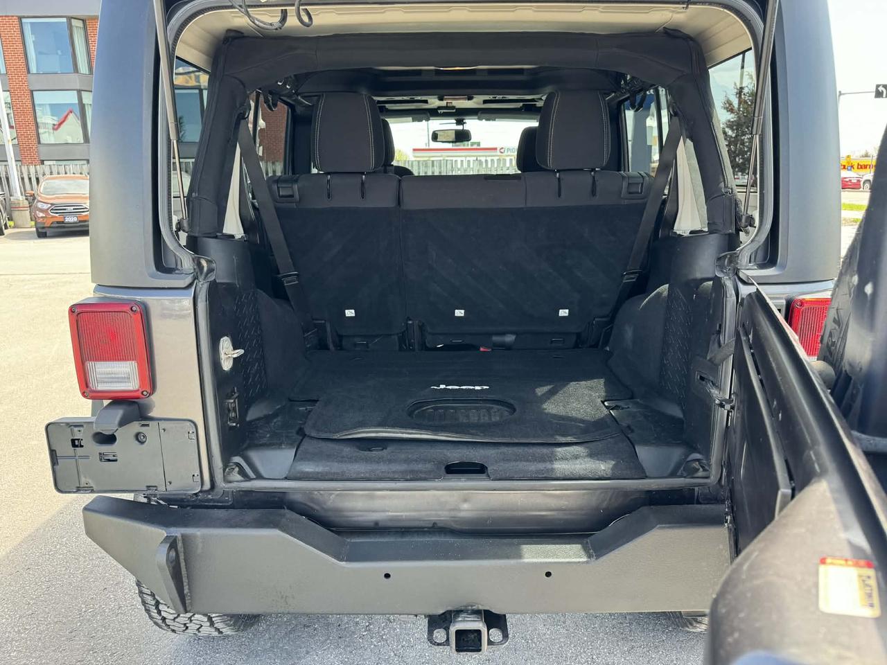 2016 Jeep WRANGLER UNLIMITED 4WD 4dr Rubicon Photo