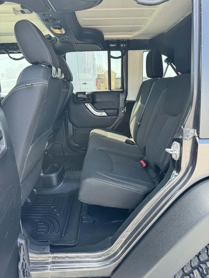 2016 Jeep WRANGLER UNLIMITED 4WD 4dr Rubicon Photo
