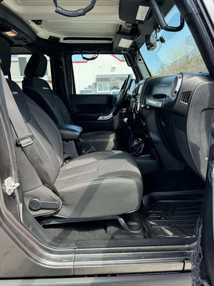 2016 Jeep WRANGLER UNLIMITED 4WD 4dr Rubicon Photo