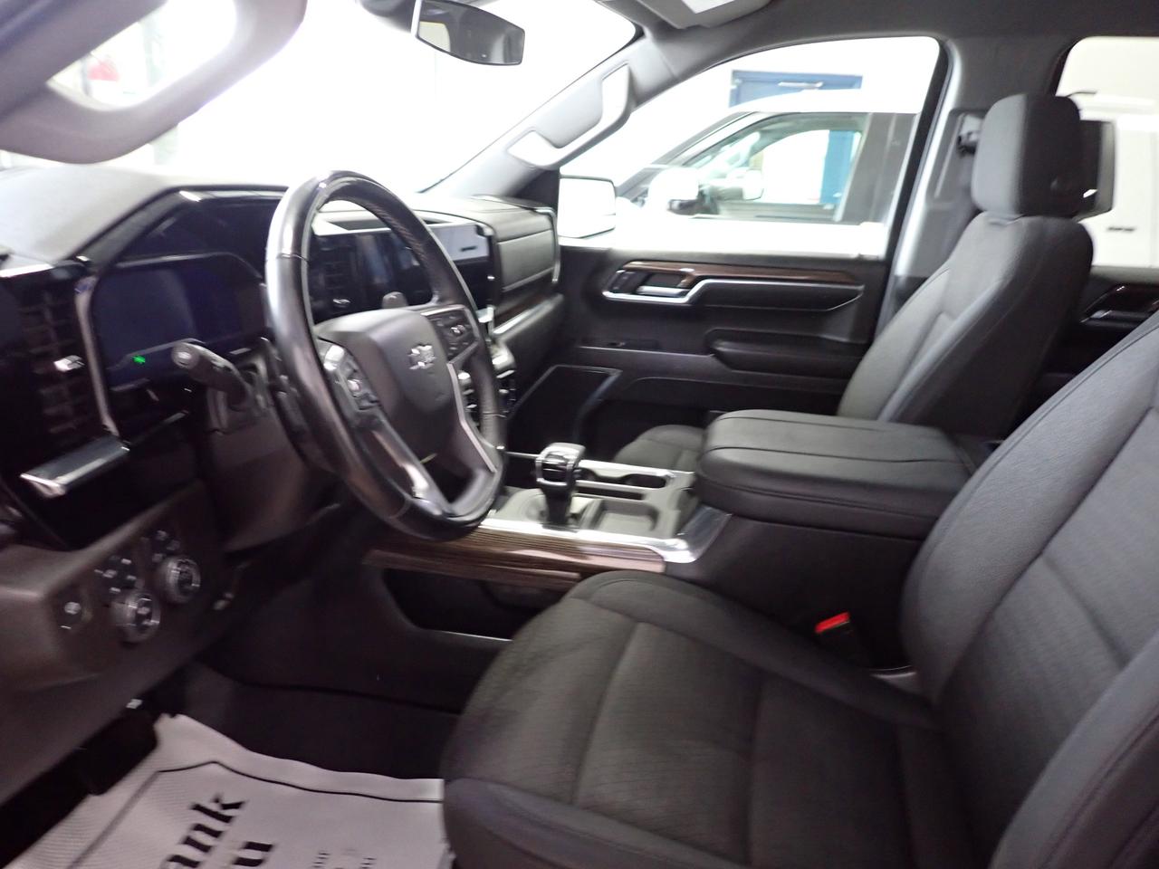 2024 Chevrolet Silverado 1500 RST Photo