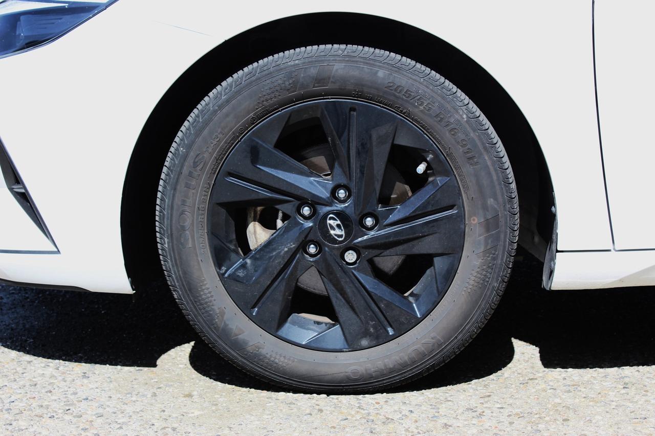2023 Hyundai Elantra Preferred Photo