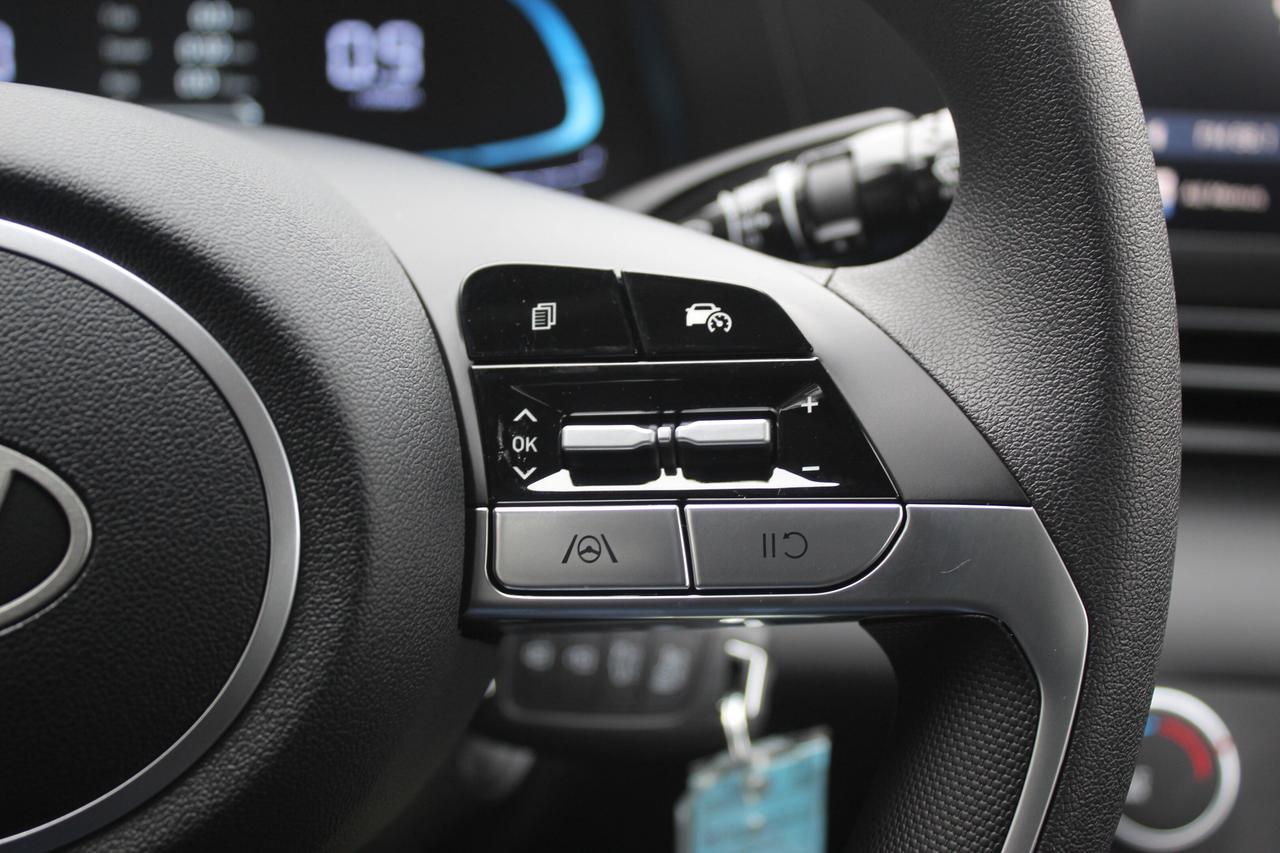 2023 Hyundai Elantra Preferred Photo