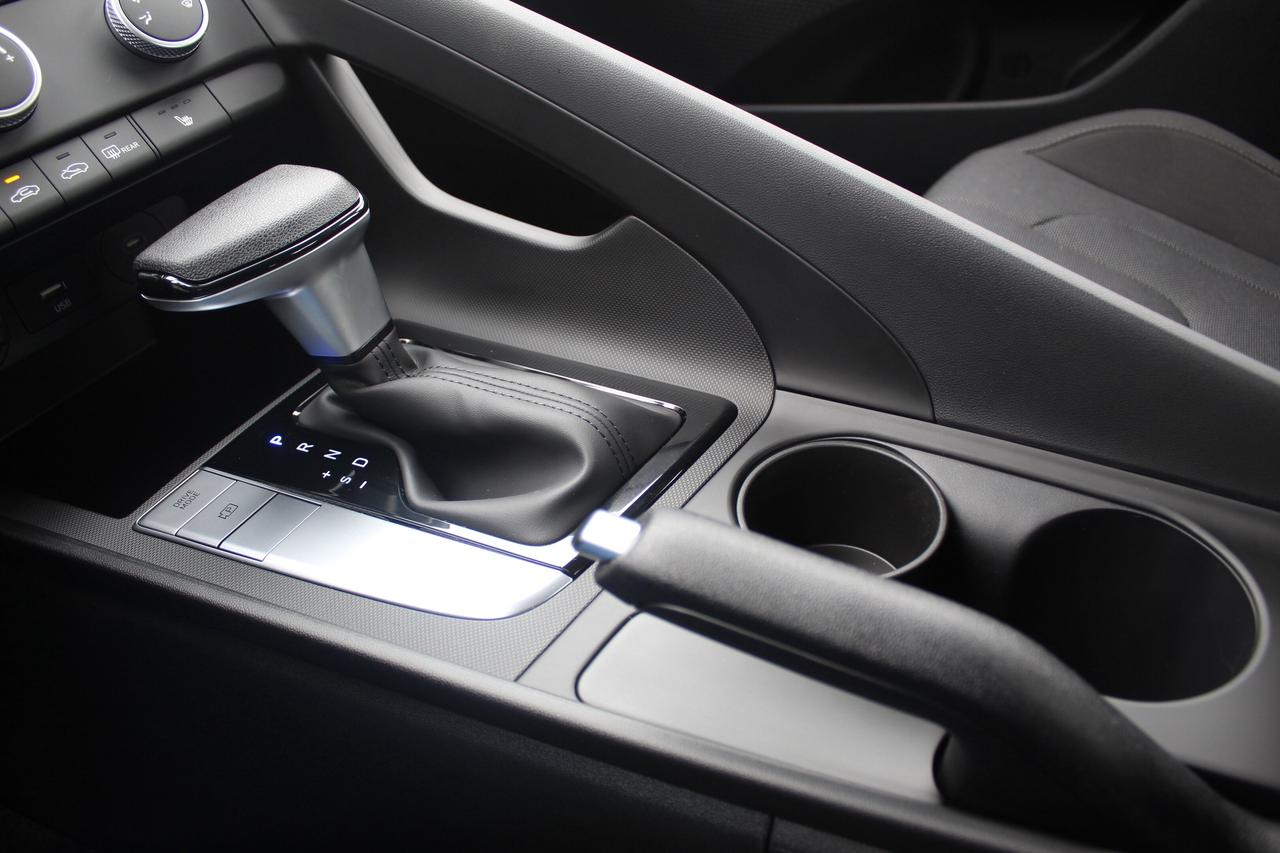 2023 Hyundai Elantra Preferred Photo