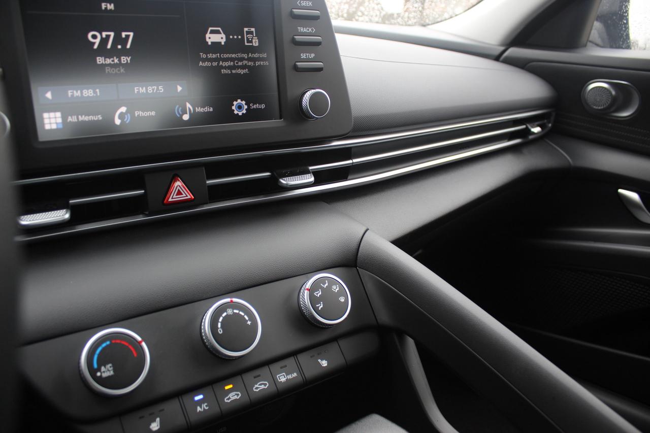 2023 Hyundai Elantra Preferred Photo