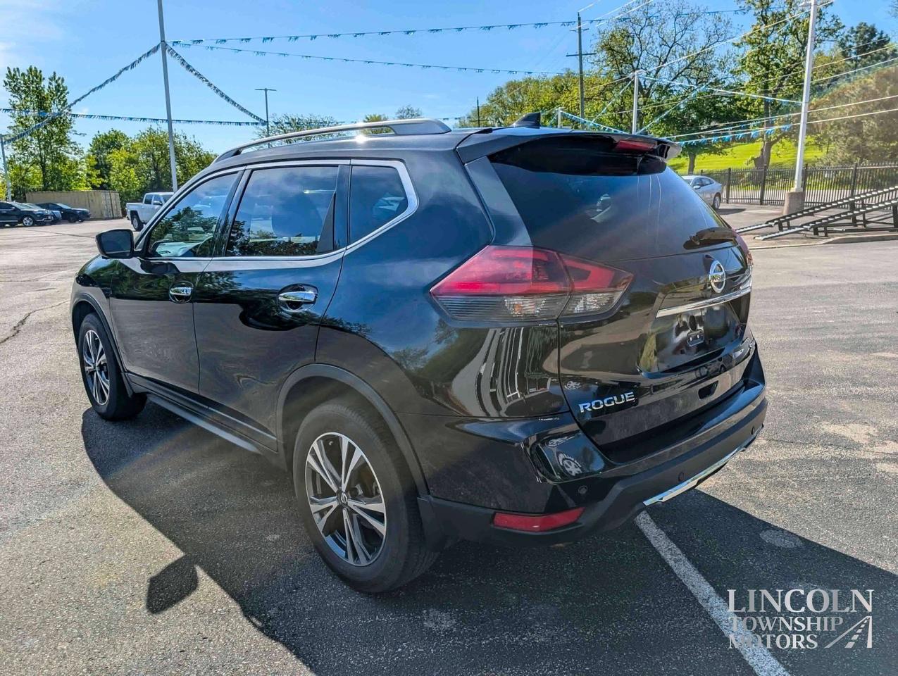 2019 Nissan Rogue SV - NAV, CLEAN CARFAX, SUNROOF, AWD, RMT START Photo