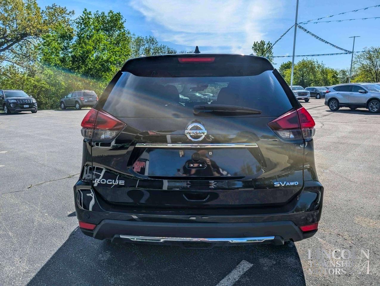 2019 Nissan Rogue SV - NAV, CLEAN CARFAX, SUNROOF, AWD, RMT START Photo