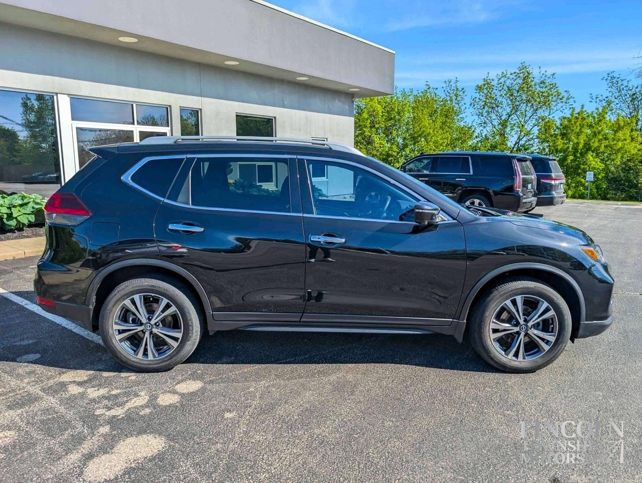 2019 Nissan Rogue SV - NAV, CLEAN CARFAX, SUNROOF, AWD, RMT START Photo