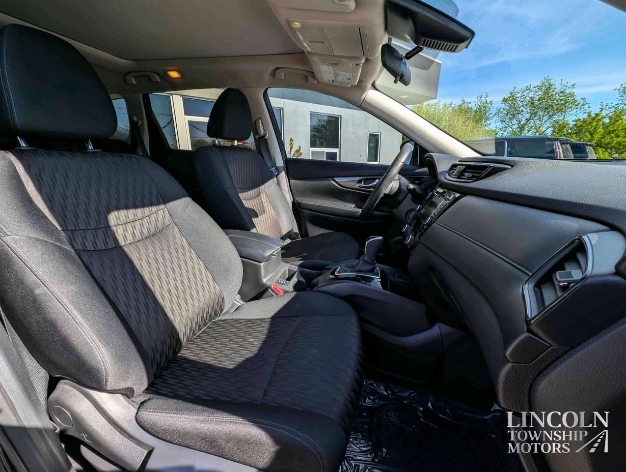2019 Nissan Rogue SV - NAV, CLEAN CARFAX, SUNROOF, AWD, RMT START Photo