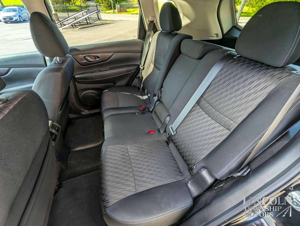 2019 Nissan Rogue SV - NAV, CLEAN CARFAX, SUNROOF, AWD, RMT START Photo