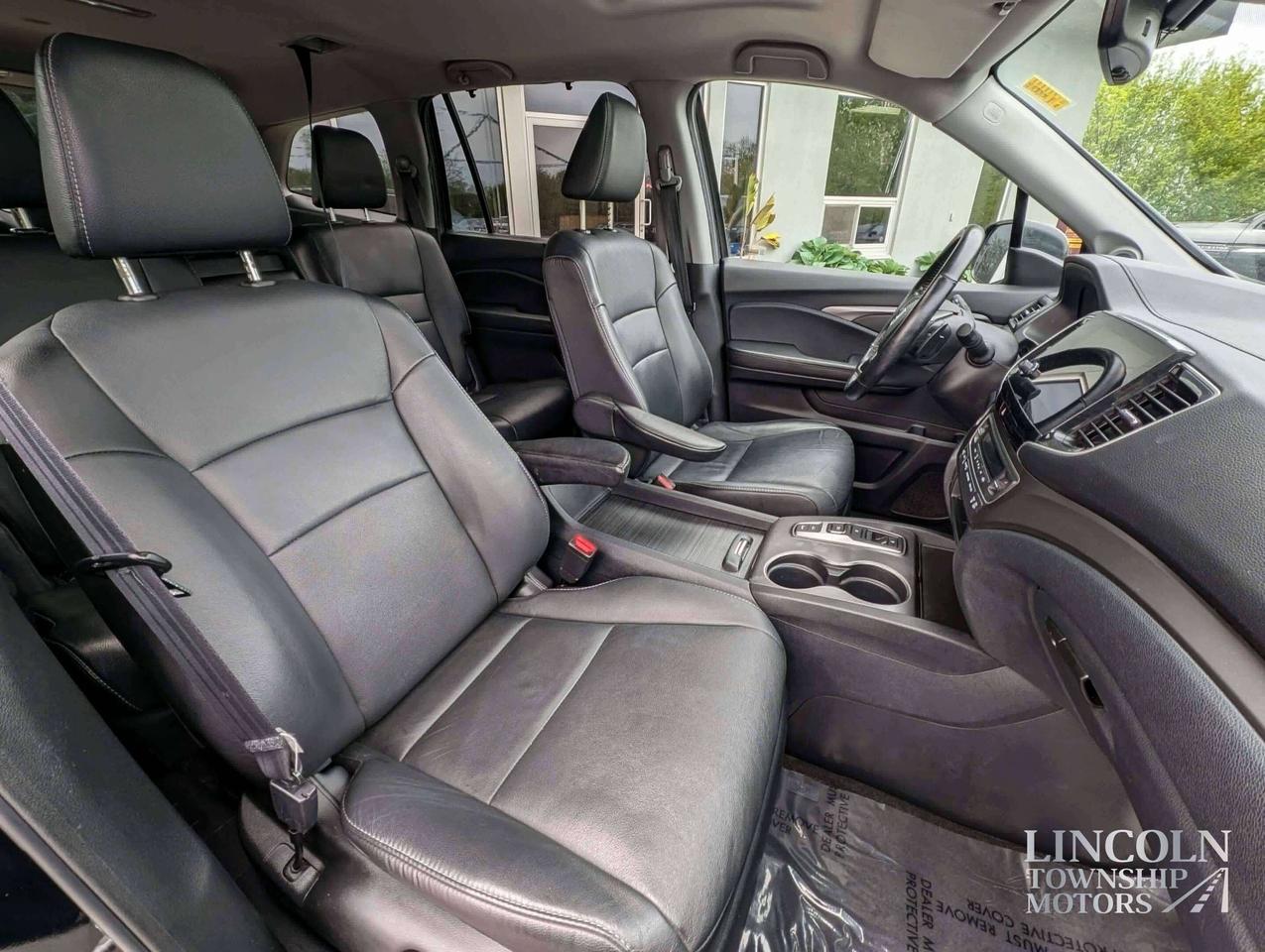 2021 Honda Pilot EX-L - NAV, CLEAN CARFAX, 8 SEATS, AWD, SUNROOF Photo