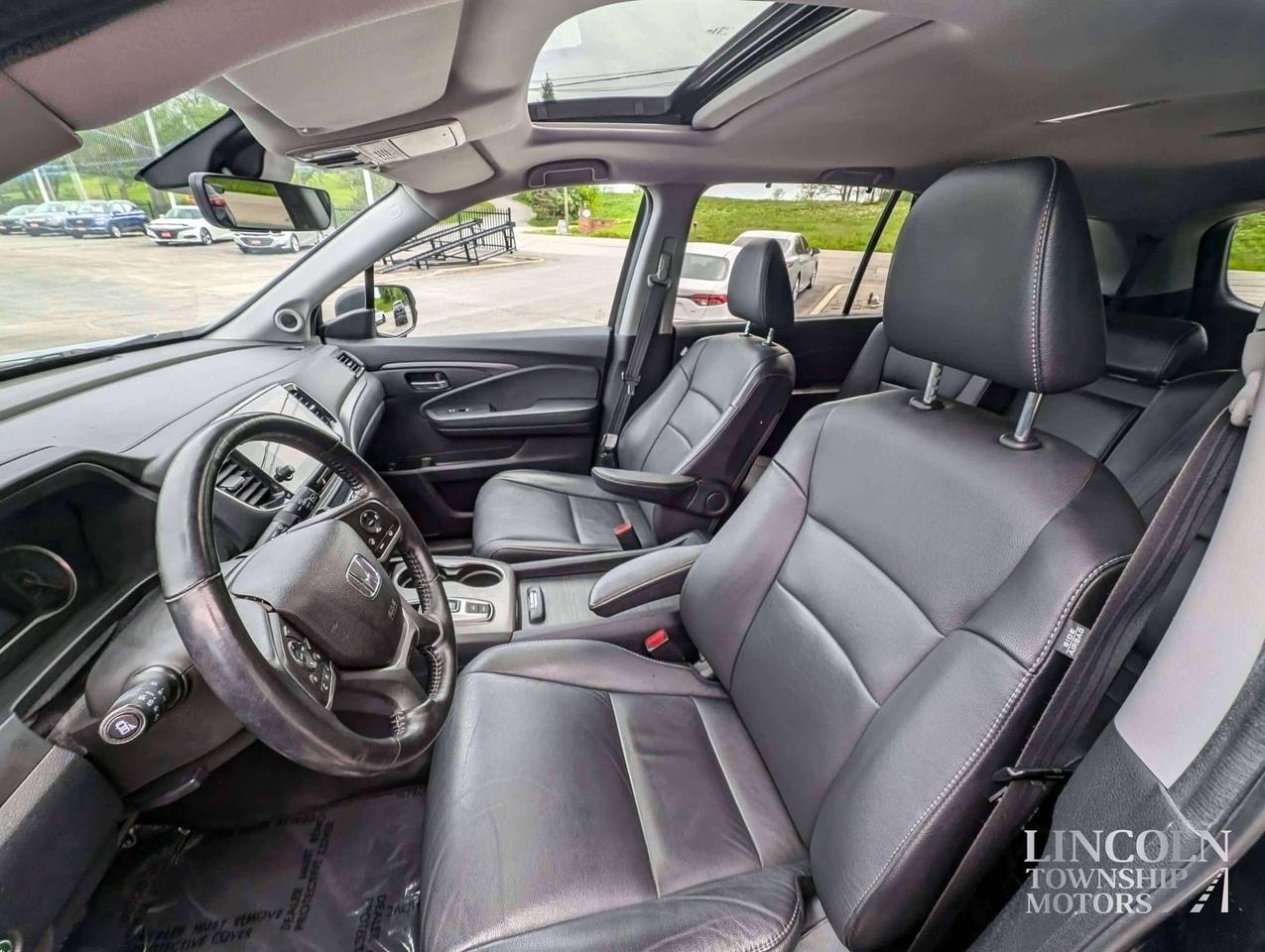 2021 Honda Pilot EX-L - NAV, CLEAN CARFAX, 8 SEATS, AWD, SUNROOF Photo
