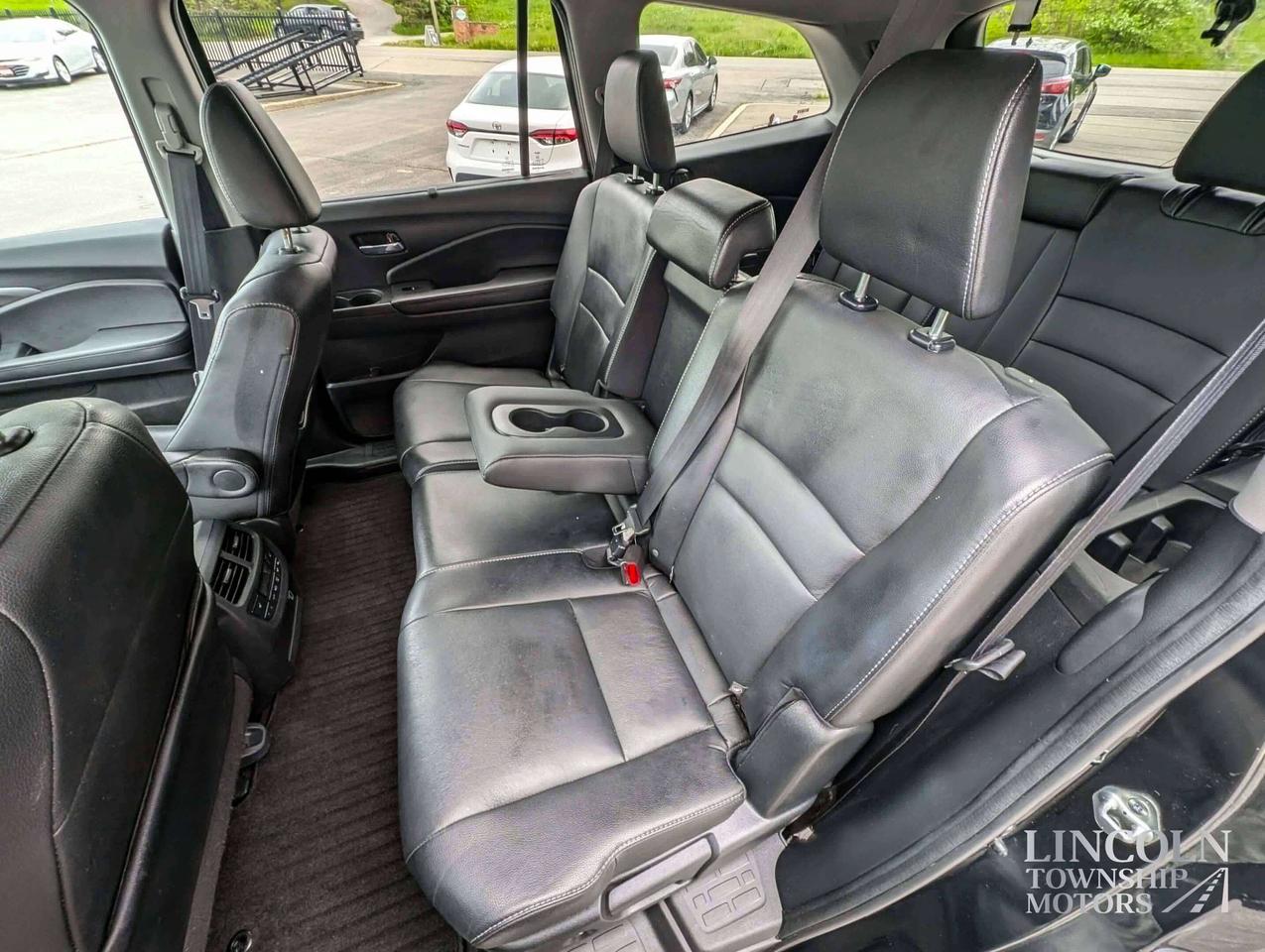 2021 Honda Pilot EX-L - NAV, CLEAN CARFAX, 8 SEATS, AWD, SUNROOF Photo