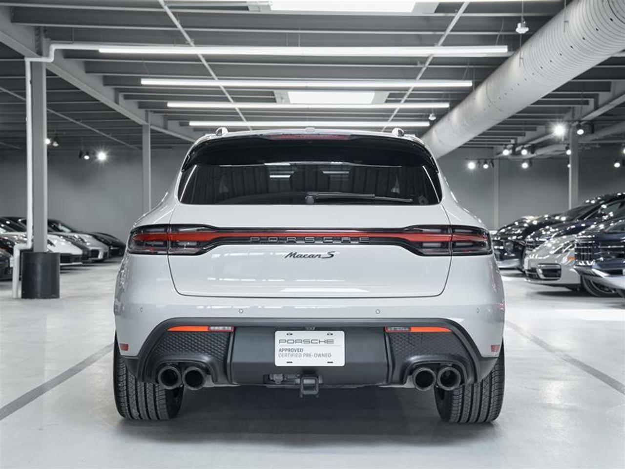 2023 Porsche Macan S Photo3