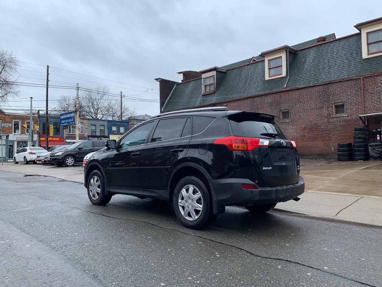 2014 Toyota RAV4 AWD 4dr LE Photo