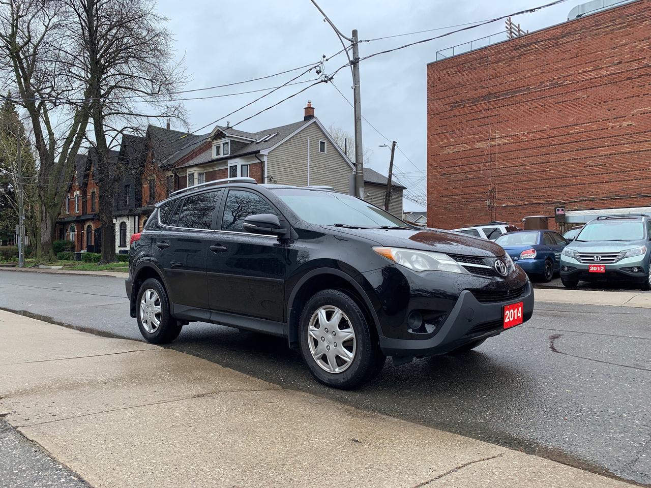 2014 Toyota RAV4 AWD 4dr LE Photo
