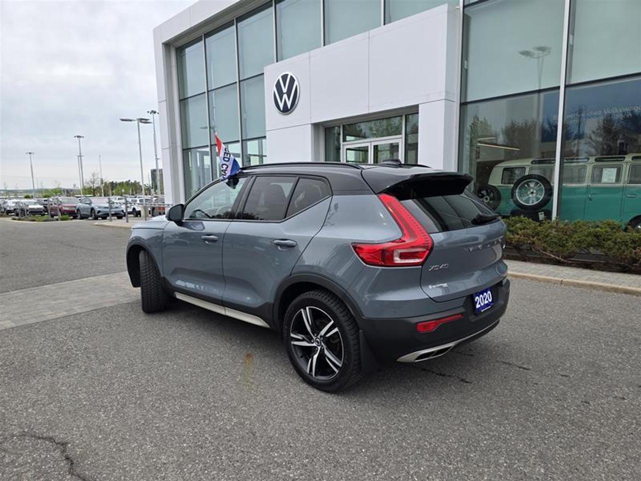 2020 Volvo XC40 T5 AWD R-Design W/Winter tires Photo3
