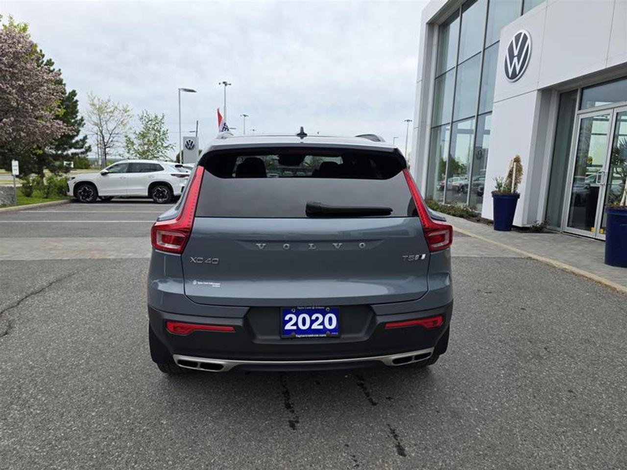 2020 Volvo XC40 T5 AWD R-Design W/Winter tires Photo