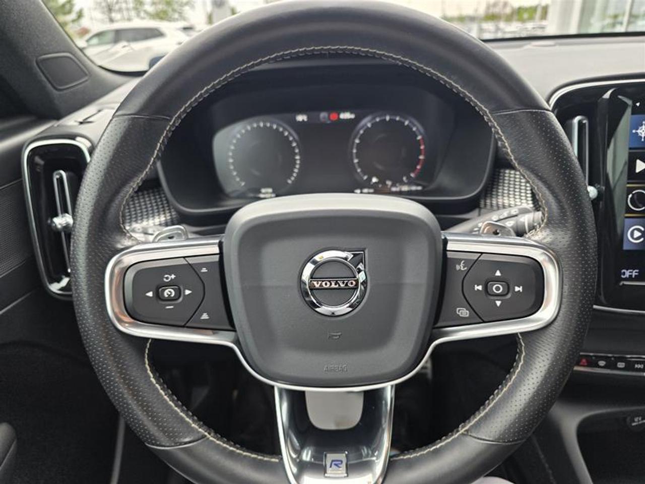 2020 Volvo XC40 T5 AWD R-Design W/Winter tires Photo