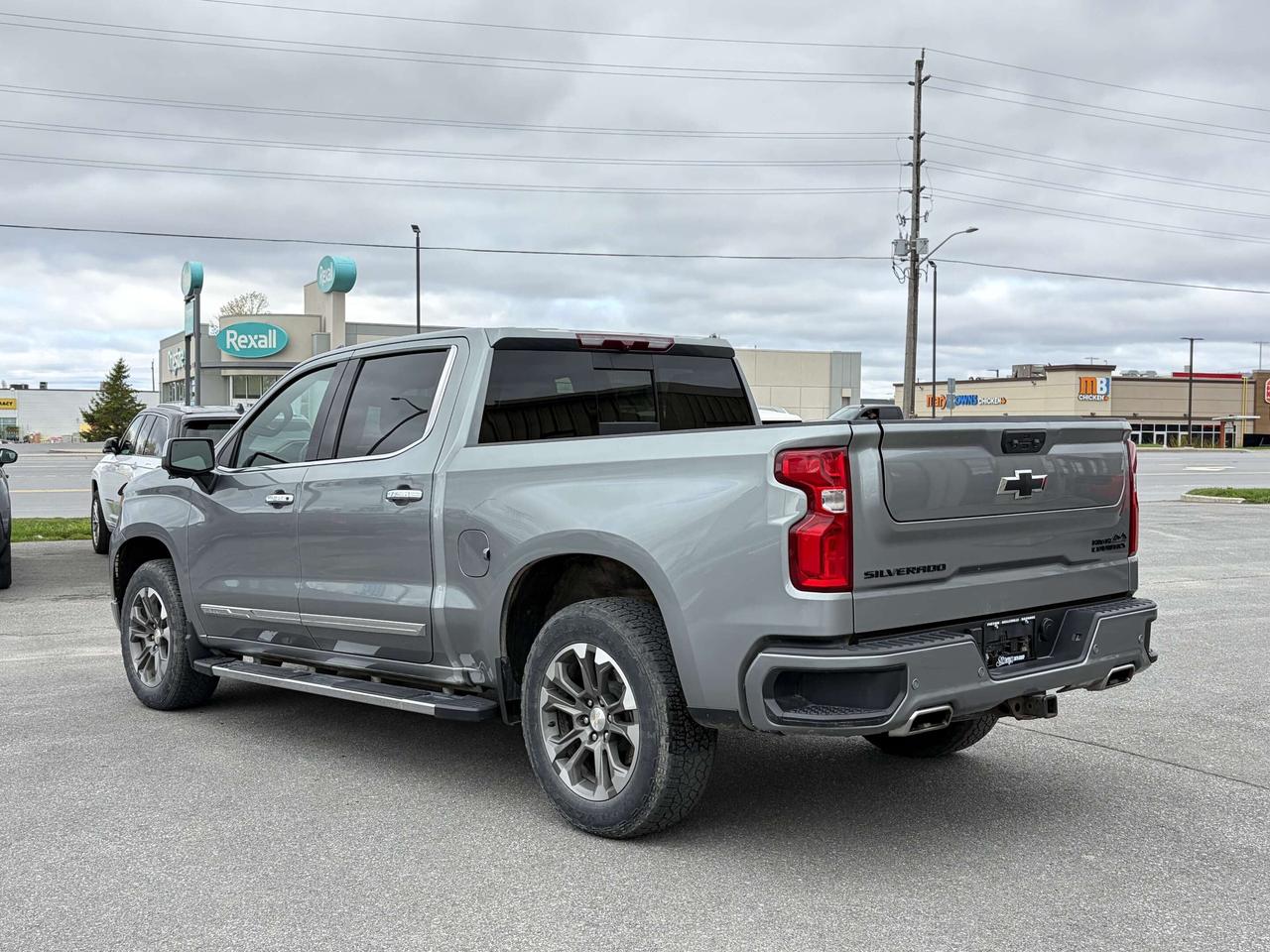 2023 Chevrolet 1500 High Country 5.3L  LEATHER CALL NAPANEE 6133542100 Photo2